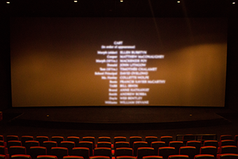 维多利亚老品牌VIC国际党委组织召开《长津湖》观影活动