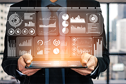 维多利亚老品牌VIC国际：深化、多元｜供需两端打造复合型人才